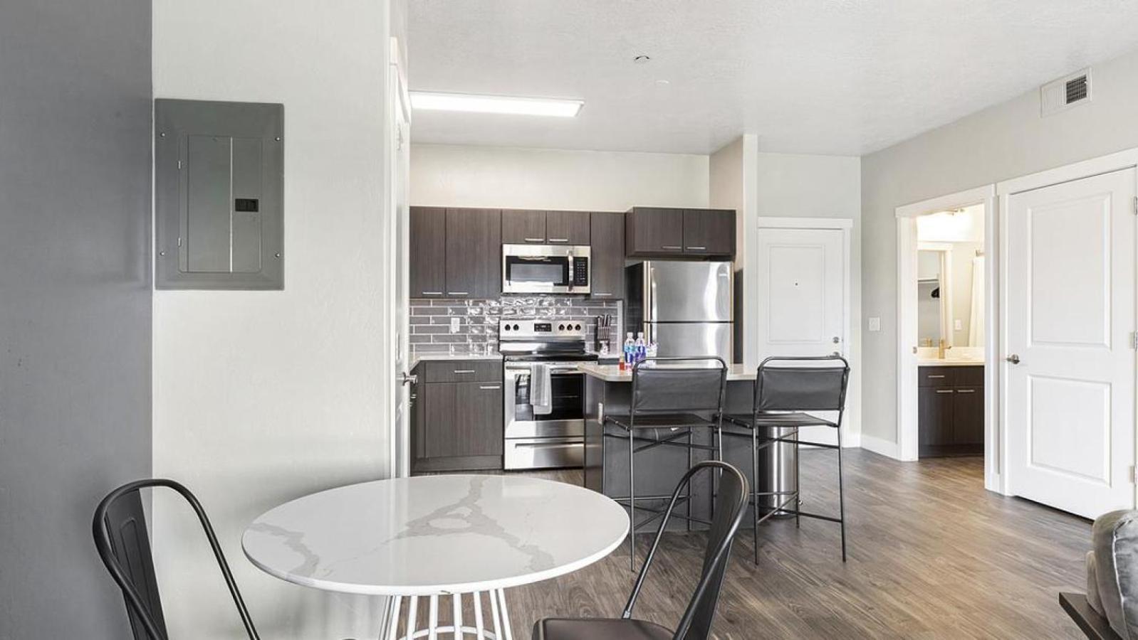 Landing - Modern Apartment With Amazing Amenities Salt Lake City Eksteriør billede